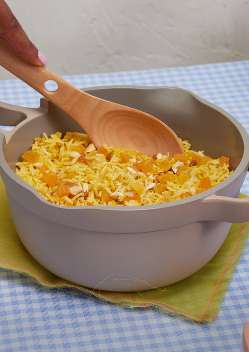 Serving rice in a beige Mini Perfect Pot on a blue table