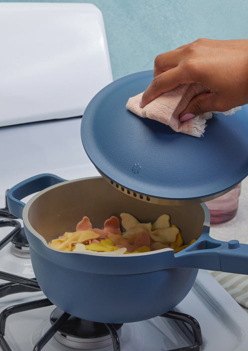 Cooking pasta in a blue Mini Perfect Pot